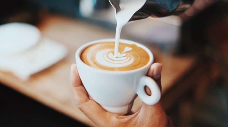 Dlaczego arabica uchodzi za jeden z najbardziej cenionych gatunków kawy na świecie?
